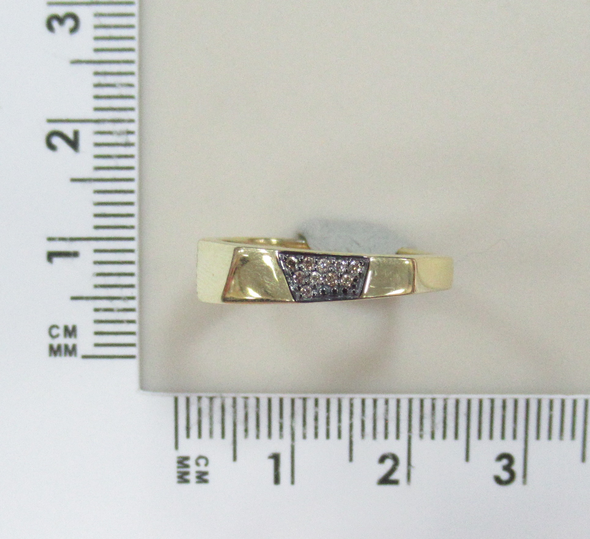 Кольцо из желтого золота с коньячными бриллиантами